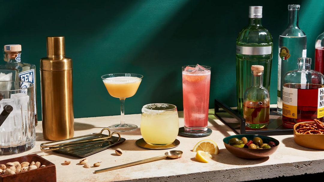 Mix it Up: Exploring Trendy Cocktails and Crafting Them Like a Pro!