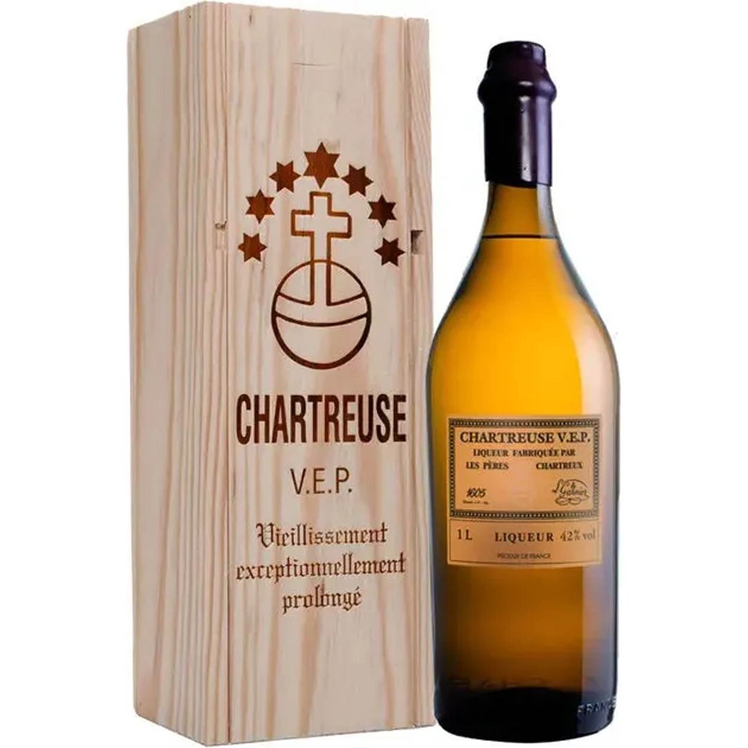 Chartreuse V.E.P. Yellow 1L | Long-Aged – Wooden Cork